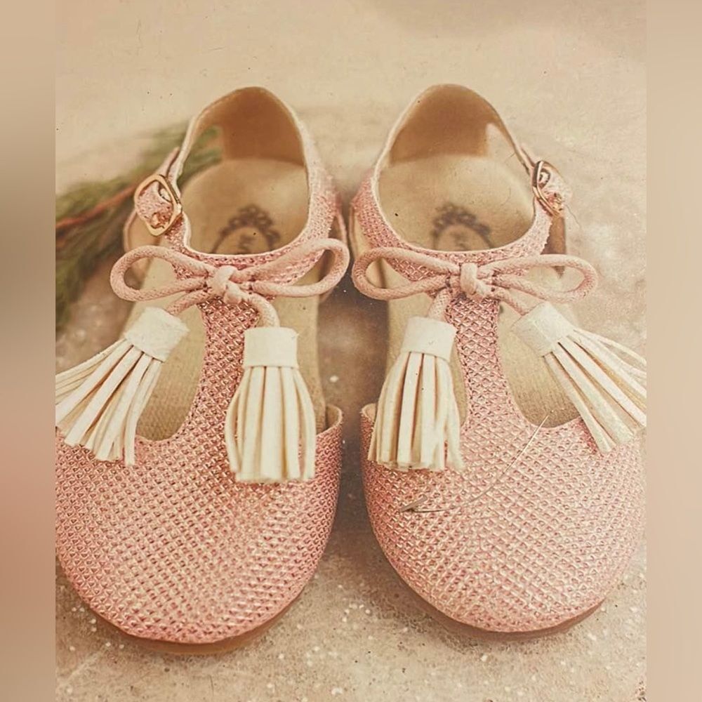 Brand new never worn girls joyfolie shoes sz 1 youth